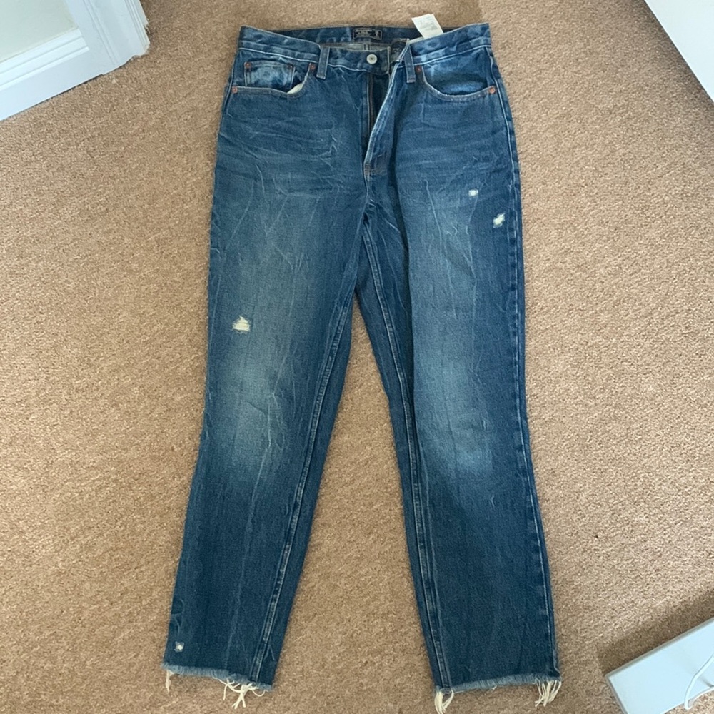 Abercrombie and Fitch Mom Jeans 6 / 28